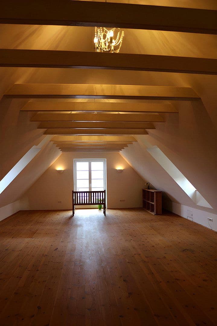 Prenájom bytu 3-izbový 130 m², Schlossberg 22, Oberstadion, Bádensko-Wurttembersko Prenájom bytu 3-izbový 130 m², Schlossberg 22, Oberstadion, Bádensko-Wurttembersko
