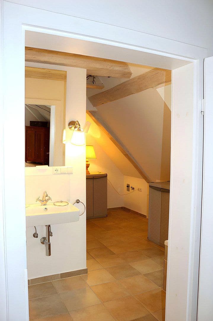 Prenájom bytu 3-izbový 130 m², Schlossberg 22, Oberstadion, Bádensko-Wurttembersko Prenájom bytu 3-izbový 130 m², Schlossberg 22, Oberstadion, Bádensko-Wurttembersko