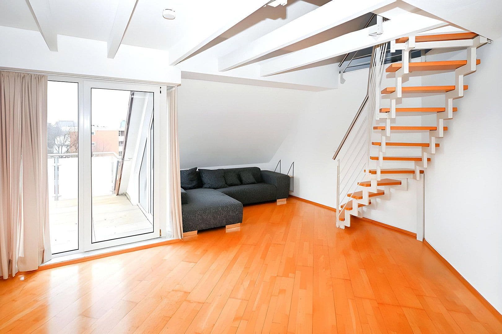 Prenájom bytu 2-izbový 87 m², Helstorfer Straße 29, Hannover, Dolné Sasko Prenájom bytu 2-izbový 87 m², Helstorfer Straße 29, Hannover, Dolné Sasko