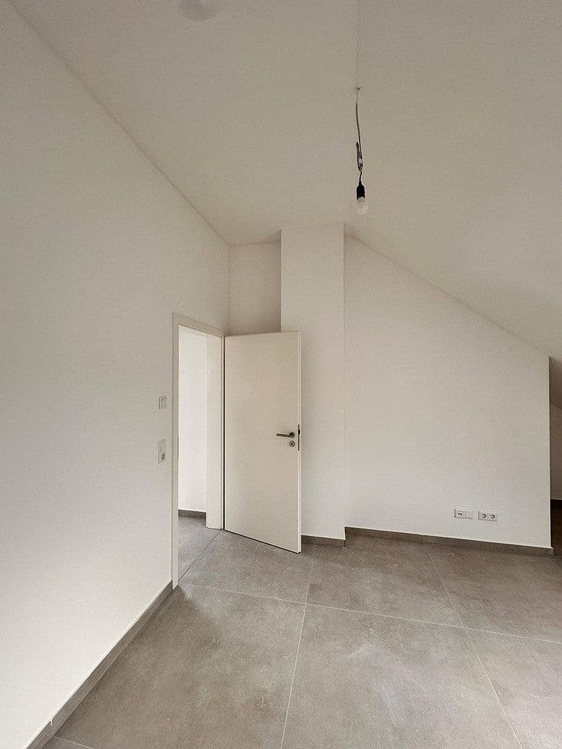 Prenájom bytu 4-izbový 127 m², Maintal, Hesensko Prenájom bytu 4-izbový 127 m², Maintal, Hesensko