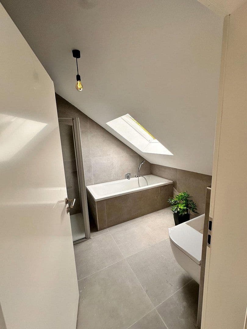 Prenájom bytu 4-izbový 127 m², Maintal, Hesensko Prenájom bytu 4-izbový 127 m², Maintal, Hesensko
