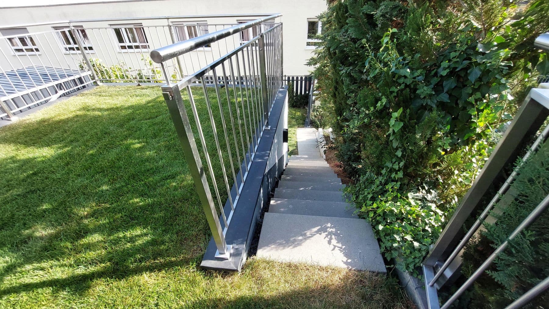 Predaj domu 125 m², pozemek 162 m², Grafenau, Bádensko-Wurttembersko Predaj domu 125 m², pozemek 162 m², Grafenau, Bádensko-Wurttembersko