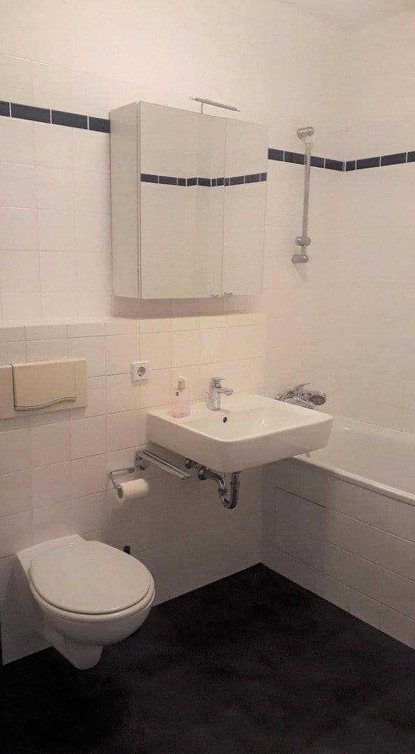 Prenájom bytu 2-izbový 58 m², Ebelingstr.4, Berlin, Berlín Prenájom bytu 2-izbový 58 m², Ebelingstr.4, Berlin, Berlín