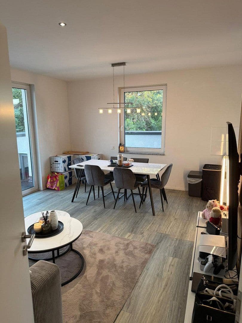 Prenájom bytu 2-izbový 58 m², Markusstr. 17a, Niederkassel, Severné Porýnie - Westfálsko Prenájom bytu 2-izbový 58 m², Markusstr. 17a, Niederkassel, Severné Porýnie - Westfálsko