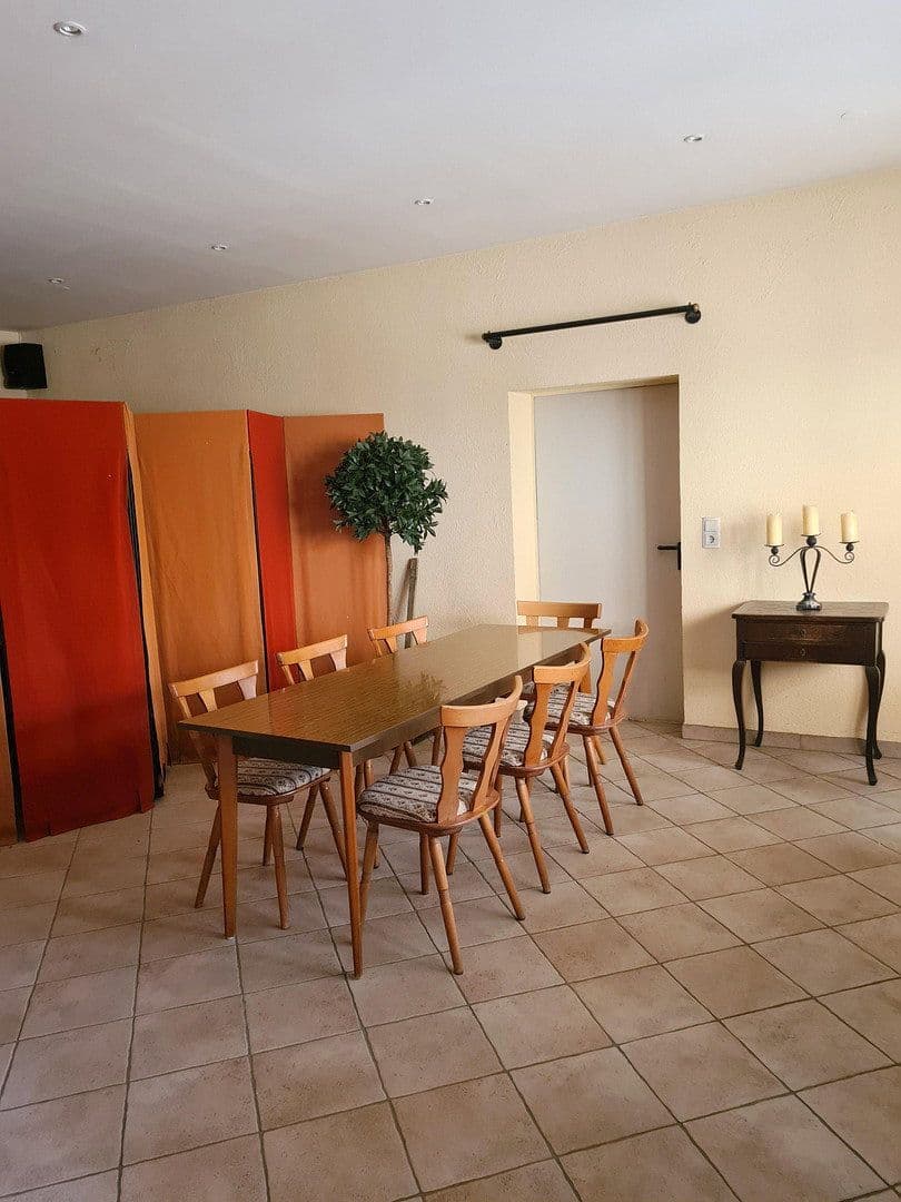 Predaj domu 246 m², pozemek 932 m², Friedhofstraße 21, Worms, Porýnie-Falcko Predaj domu 246 m², pozemek 932 m², Friedhofstraße 21, Worms, Porýnie-Falcko