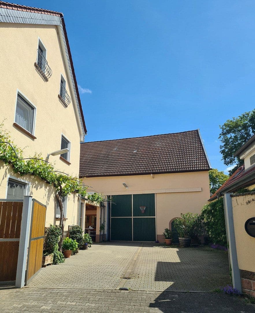 Predaj domu 246 m², pozemek 932 m², Friedhofstraße 21, Worms, Porýnie-Falcko Predaj domu 246 m², pozemek 932 m², Friedhofstraße 21, Worms, Porýnie-Falcko