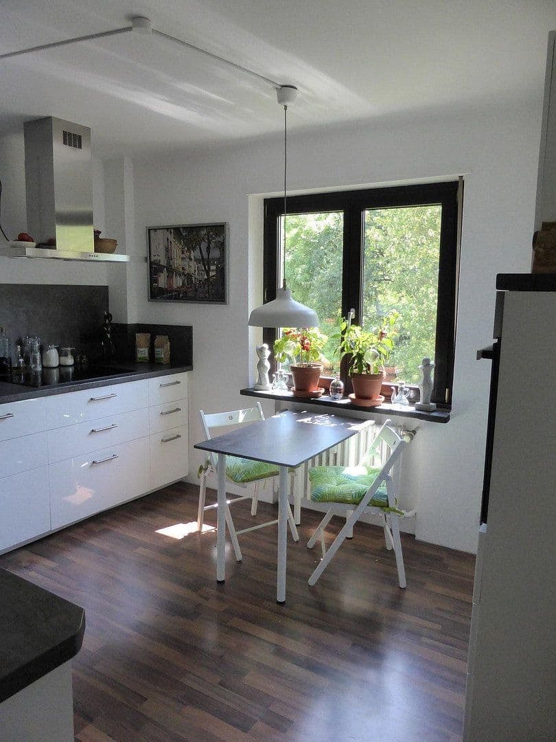 Prenájom bytu 85 m², Deutscherrnstraße 37, Saarbrücken, Sársko Prenájom bytu 85 m², Deutscherrnstraße 37, Saarbrücken, Sársko