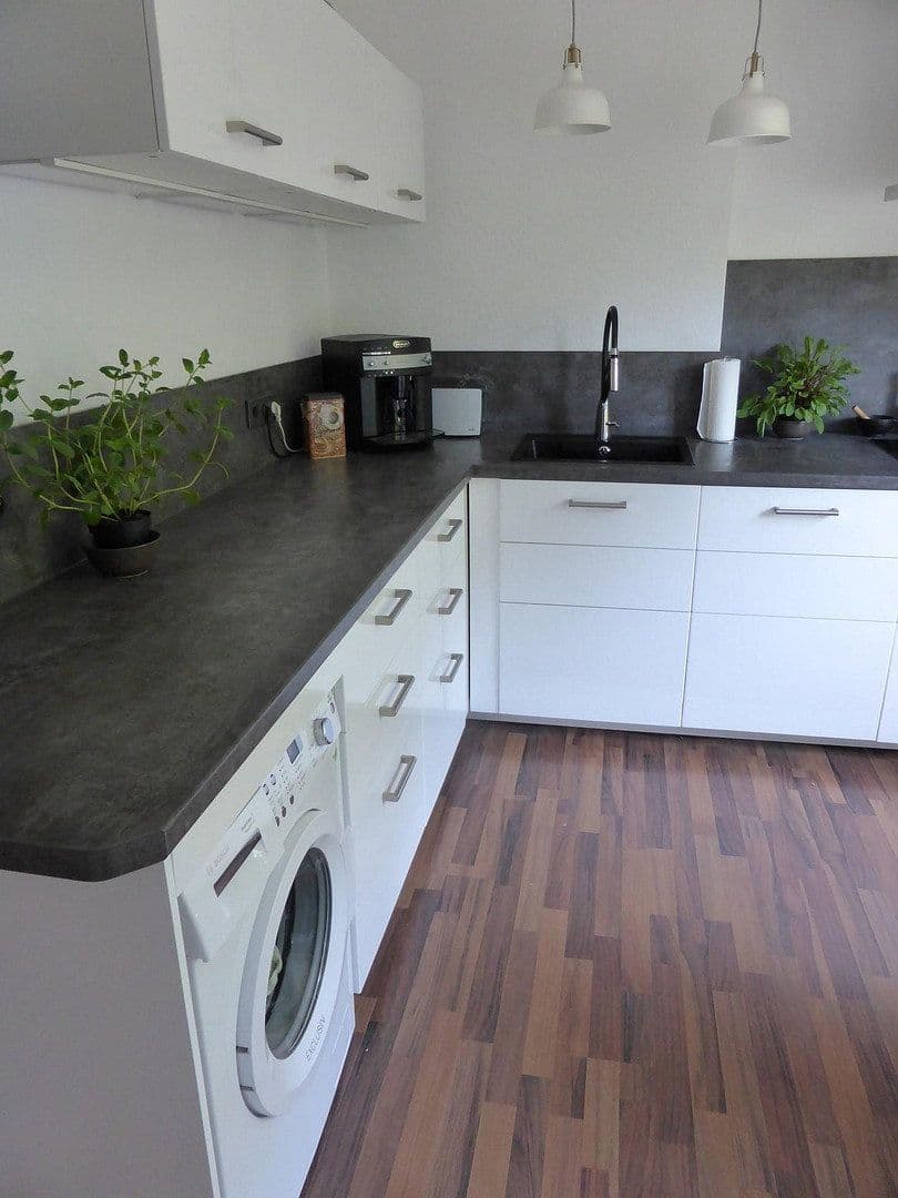 Prenájom bytu 85 m², Deutscherrnstraße 37, Saarbrücken, Sársko Prenájom bytu 85 m², Deutscherrnstraße 37, Saarbrücken, Sársko