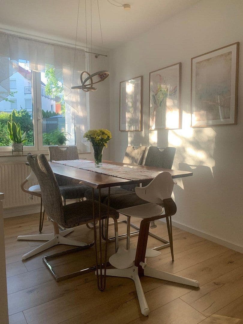 Prenájom bytu 4-izbový 94 m², Wernau (Neckar), Bádensko-Wurttembersko Prenájom bytu 4-izbový 94 m², Wernau (Neckar), Bádensko-Wurttembersko