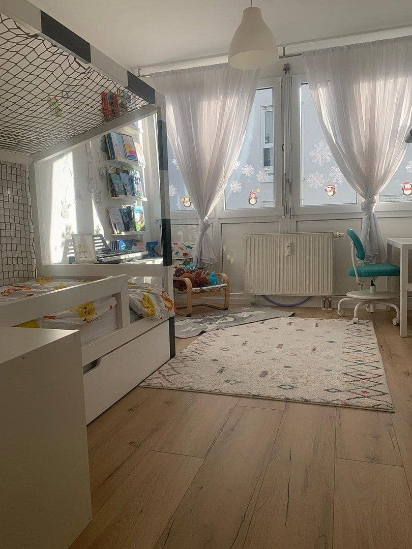 Prenájom bytu 4-izbový 94 m², Wernau (Neckar), Bádensko-Wurttembersko Prenájom bytu 4-izbový 94 m², Wernau (Neckar), Bádensko-Wurttembersko