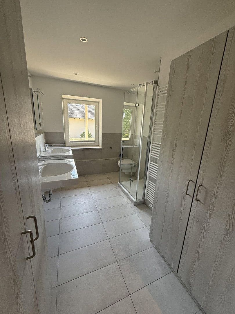 Prenájom bytu 6-izbový 200 m², Ottobrunn, Bavorsko Prenájom bytu 6-izbový 200 m², Ottobrunn, Bavorsko