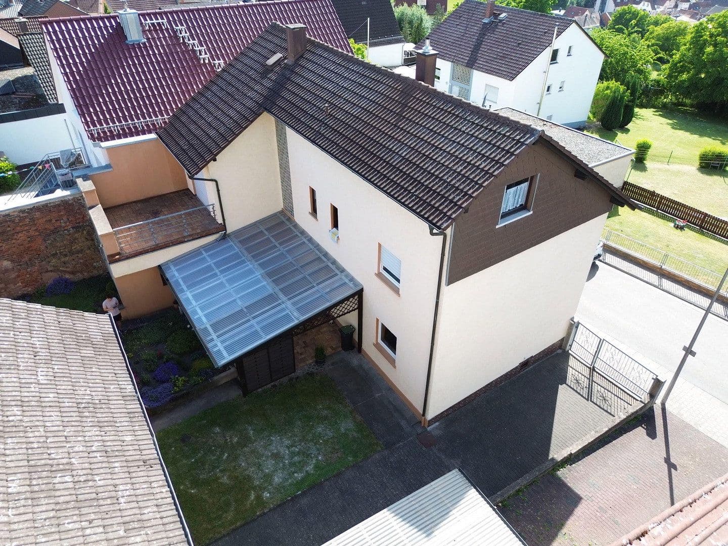 Predaj domu 160 m², pozemek 1.492 m², Lützelbach, Hesensko Predaj domu 160 m², pozemek 1.492 m², Lützelbach, Hesensko
