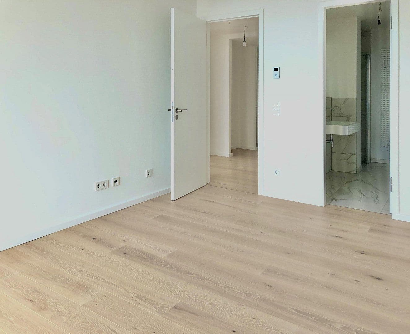 Prenájom bytu 3-izbový 82 m², Europa-Allee 2, Frankfurt am Main, Hesensko Prenájom bytu 3-izbový 82 m², Europa-Allee 2, Frankfurt am Main, Hesensko