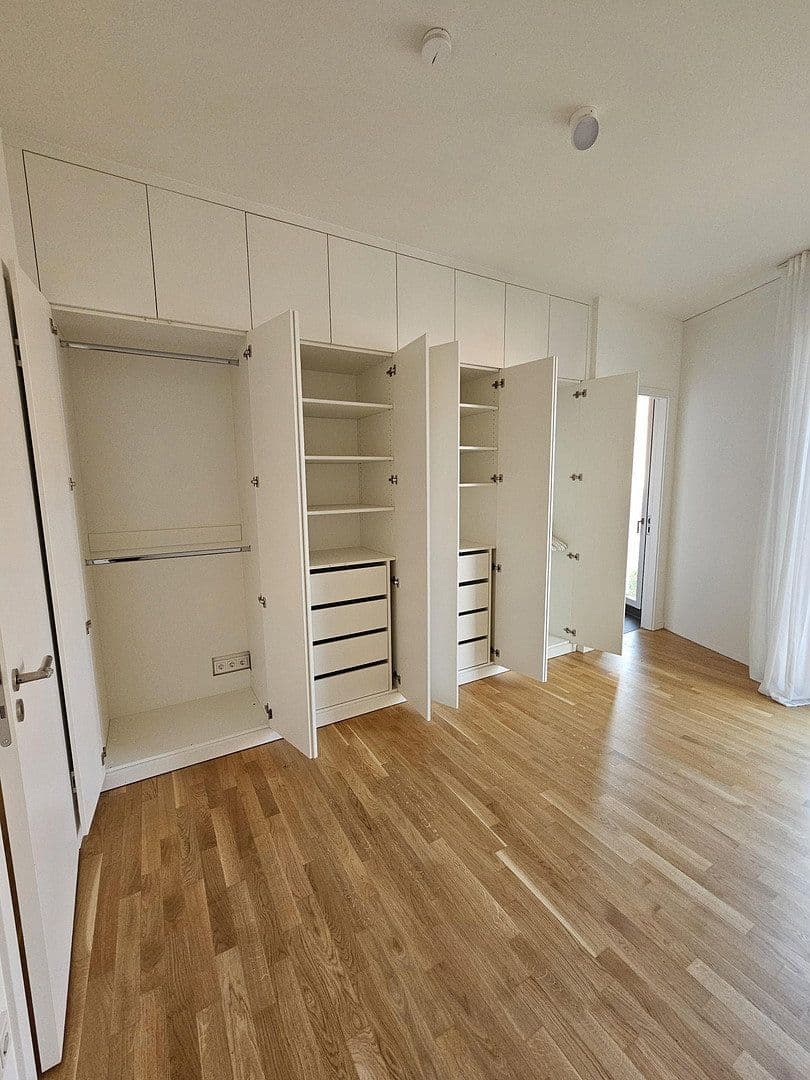 Prenájom bytu 4-izbový 112 m², Berlin, Berlín Prenájom bytu 4-izbový 112 m², Berlin, Berlín