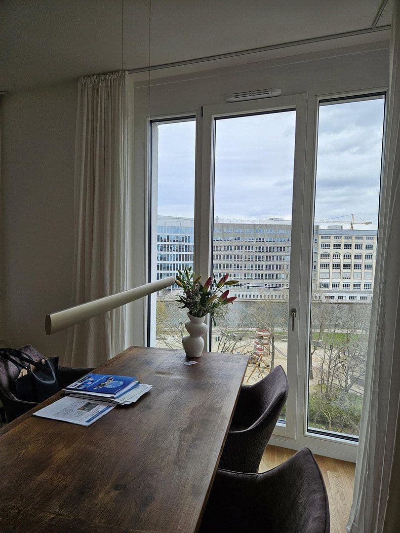 Prenájom bytu 4-izbový 112 m², Berlin, Berlín Prenájom bytu 4-izbový 112 m², Berlin, Berlín