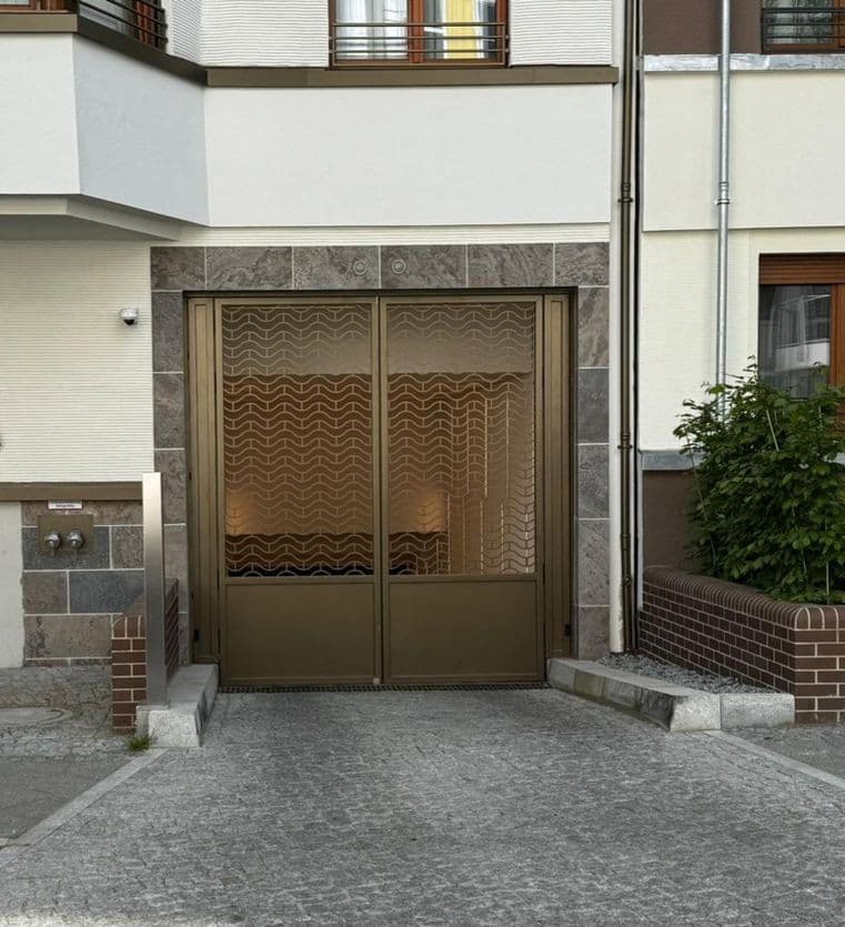 Prenájom bytu 4-izbový 112 m², Berlin, Berlín Prenájom bytu 4-izbový 112 m², Berlin, Berlín