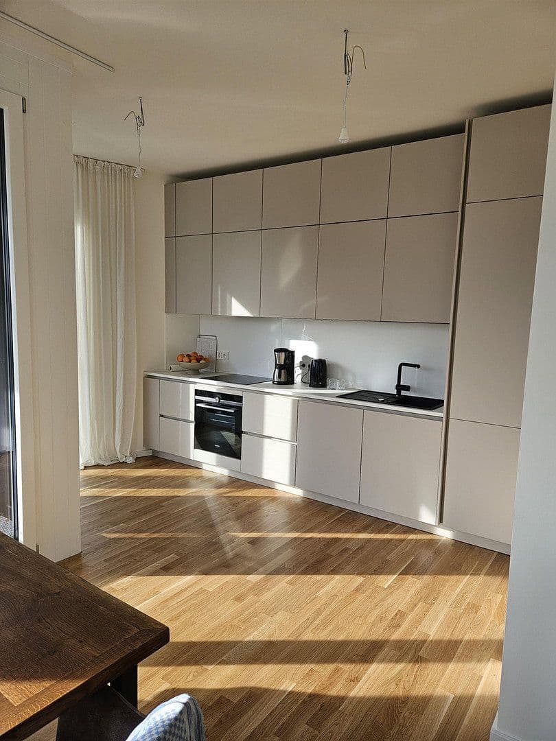 Prenájom bytu 4-izbový 112 m², Berlin, Berlín Prenájom bytu 4-izbový 112 m², Berlin, Berlín