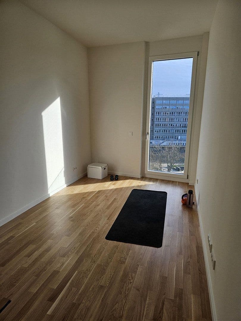 Prenájom bytu 4-izbový 112 m², Berlin, Berlín Prenájom bytu 4-izbový 112 m², Berlin, Berlín