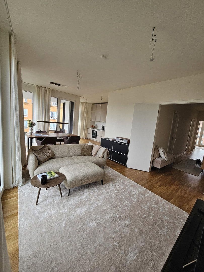 Prenájom bytu 4-izbový 112 m², Berlin, Berlín Prenájom bytu 4-izbový 112 m², Berlin, Berlín