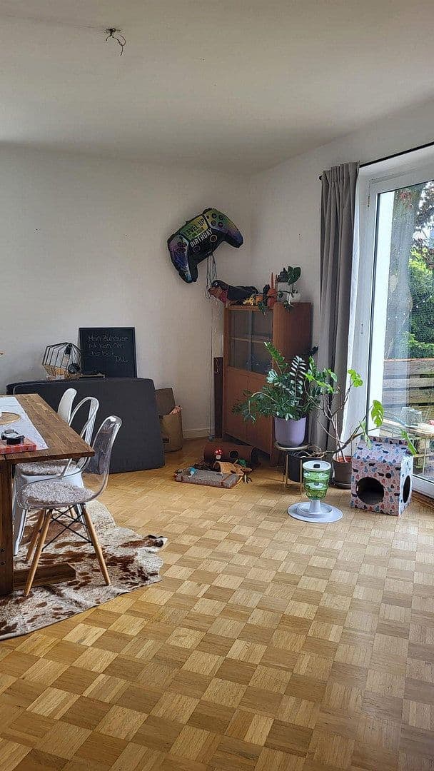 Prenájom bytu 4-izbový 100 m², Schatenstr. 14, Bielefeld, Severné Porýnie - Westfálsko Prenájom bytu 4-izbový 100 m², Schatenstr. 14, Bielefeld, Severné Porýnie - Westfálsko
