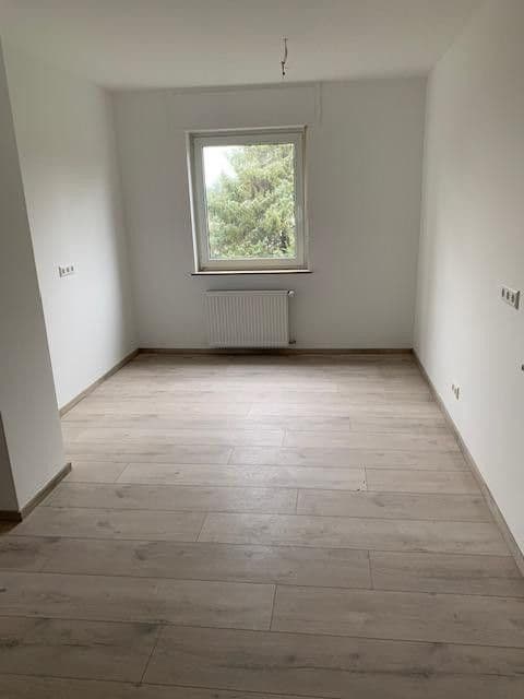 Prenájom bytu 3-izbový 100 m², Bruchsal, Bádensko-Wurttembersko Prenájom bytu 3-izbový 100 m², Bruchsal, Bádensko-Wurttembersko