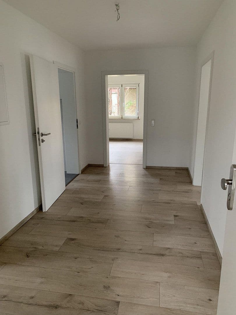 Prenájom bytu 3-izbový 100 m², Bruchsal, Bádensko-Wurttembersko Prenájom bytu 3-izbový 100 m², Bruchsal, Bádensko-Wurttembersko