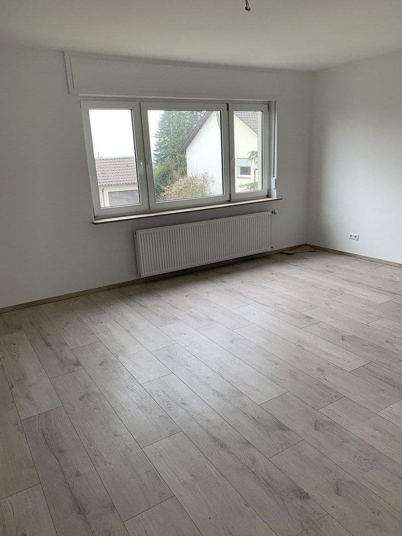 Prenájom bytu 3-izbový 100 m², Bruchsal, Bádensko-Wurttembersko Prenájom bytu 3-izbový 100 m², Bruchsal, Bádensko-Wurttembersko