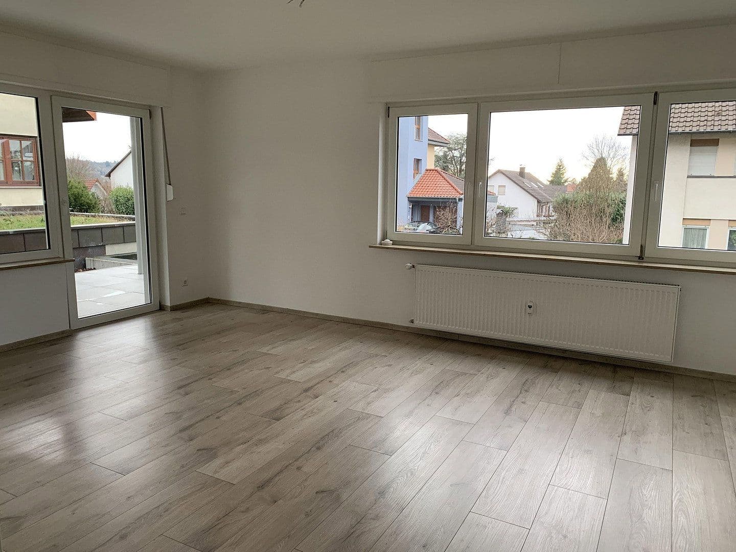 Prenájom bytu 3-izbový 100 m², Bruchsal, Bádensko-Wurttembersko Prenájom bytu 3-izbový 100 m², Bruchsal, Bádensko-Wurttembersko