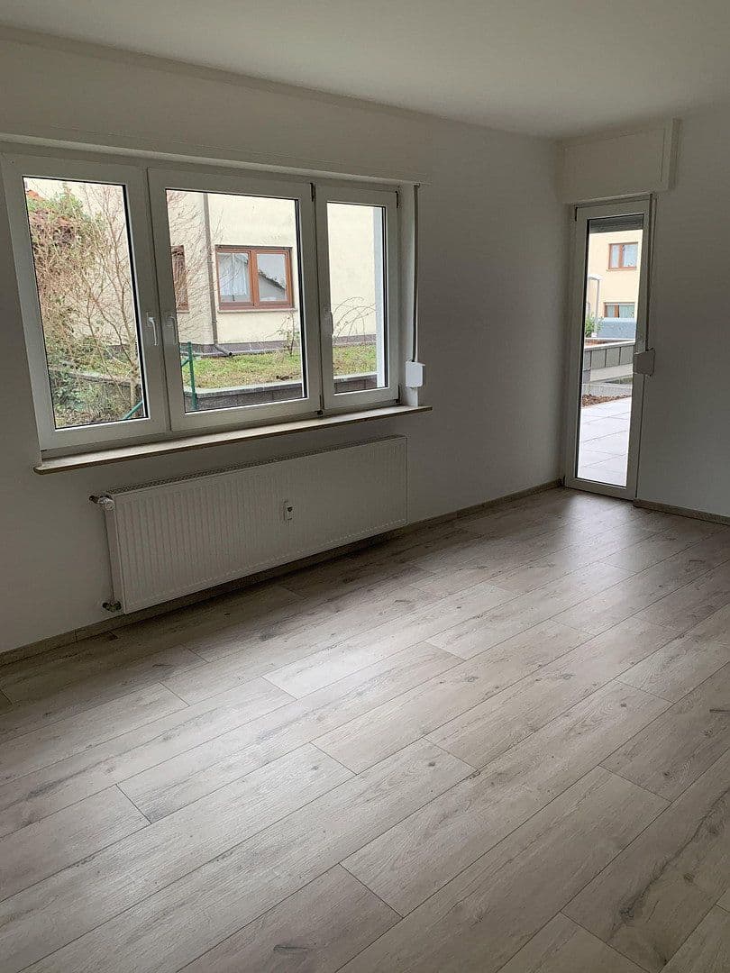 Prenájom bytu 3-izbový 100 m², Bruchsal, Bádensko-Wurttembersko Prenájom bytu 3-izbový 100 m², Bruchsal, Bádensko-Wurttembersko