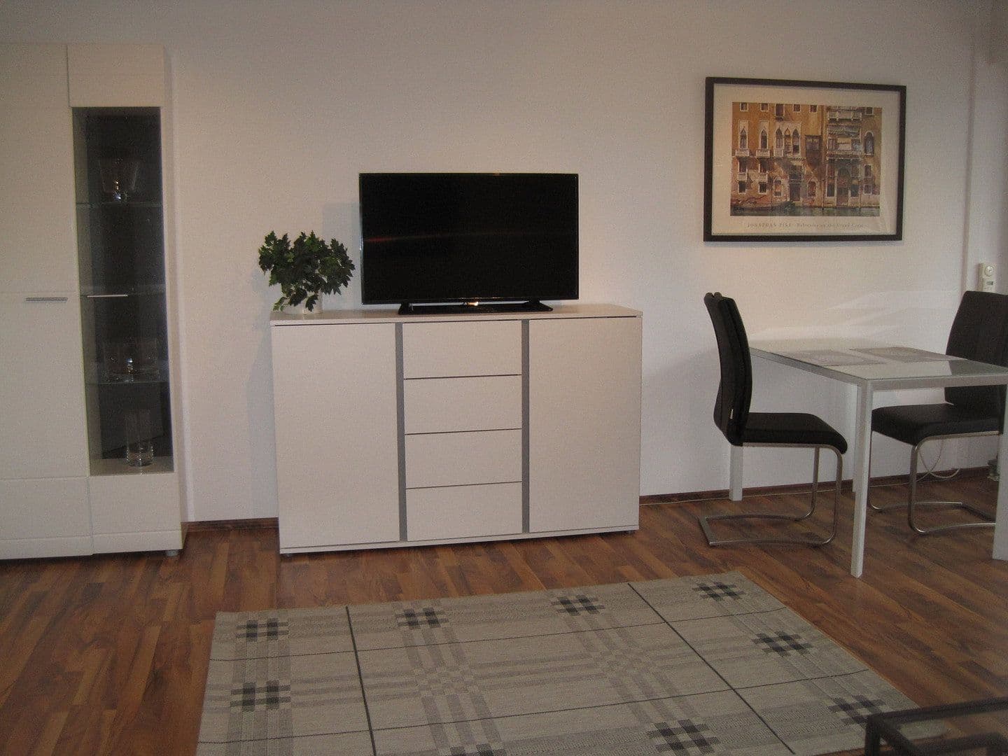 Prenájom bytu 1-izbový 43 m², Schwarzwaldstr. 40, Frankfurt, Hesensko Prenájom bytu 1-izbový 43 m², Schwarzwaldstr. 40, Frankfurt, Hesensko