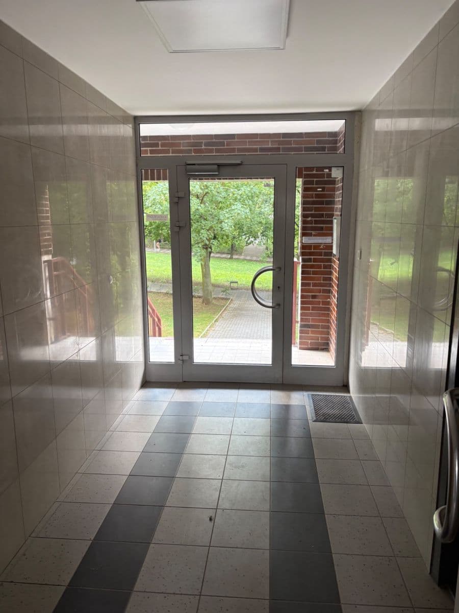 Prenájom bytu 4-izbový 97 m², Renoirova, Praha, Praha Prenájom bytu 4-izbový 97 m², Renoirova, Praha, Praha