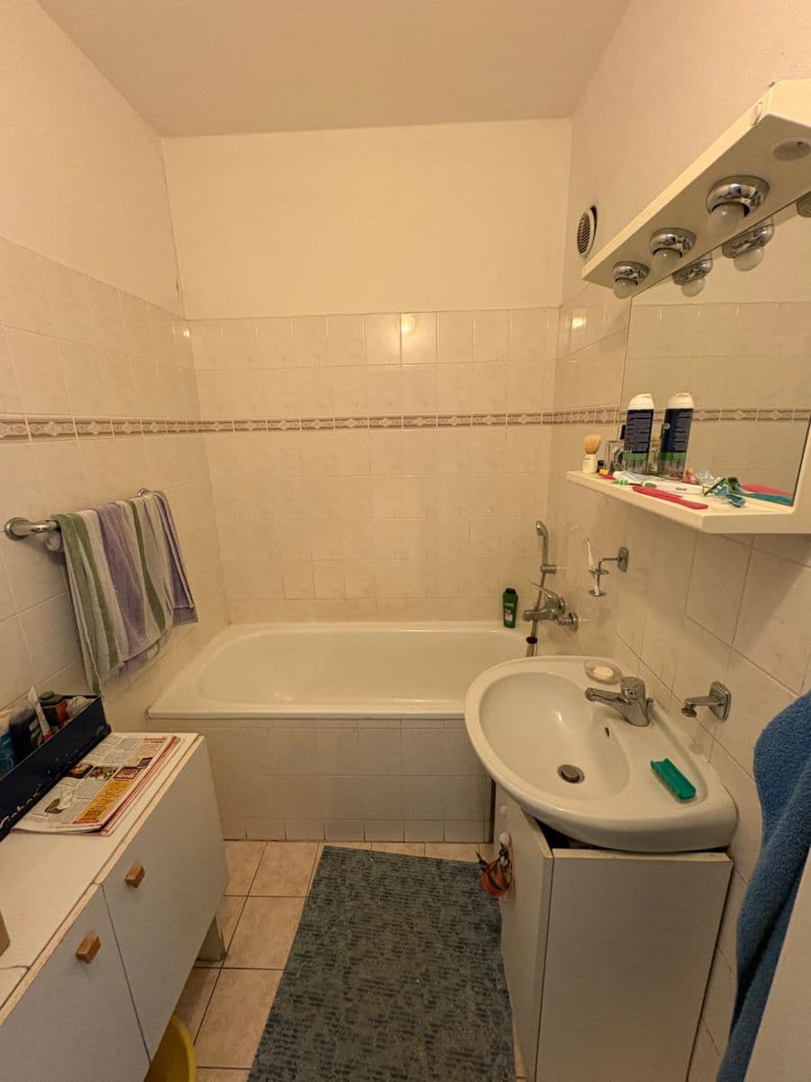 Prenájom bytu 4-izbový 97 m², Renoirova, Praha, Praha Prenájom bytu 4-izbový 97 m², Renoirova, Praha, Praha