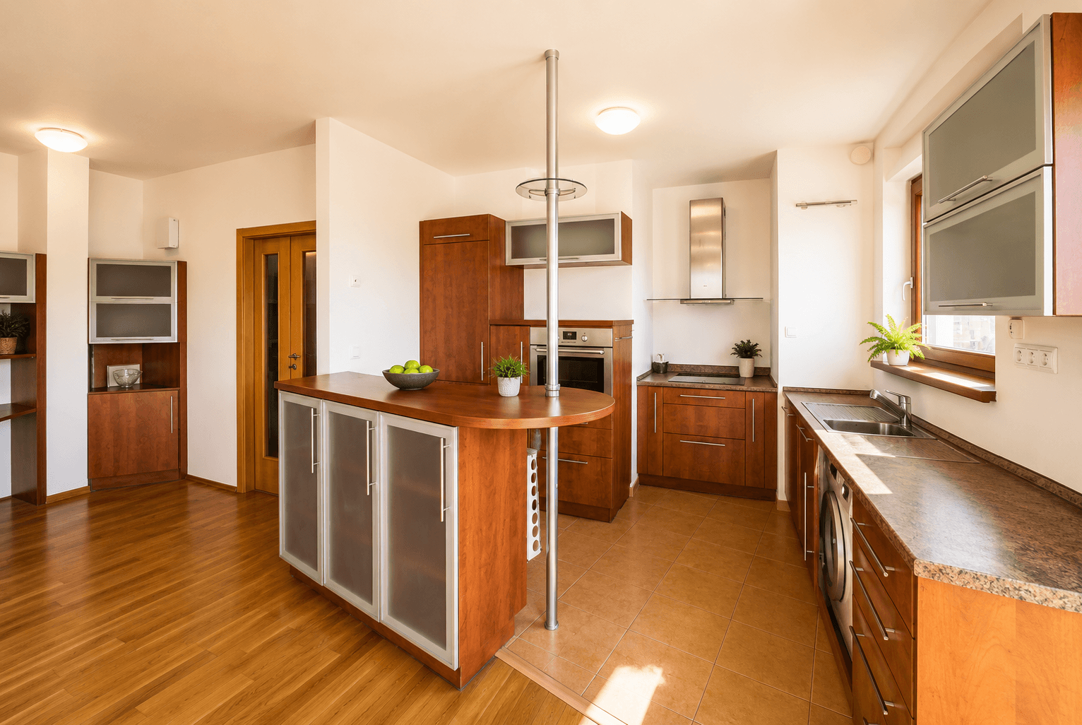 Prenájom bytu 3-izbový 94 m², Schwarzenberská, Praha, Praha Prenájom bytu 3-izbový 94 m², Schwarzenberská, Praha, Praha