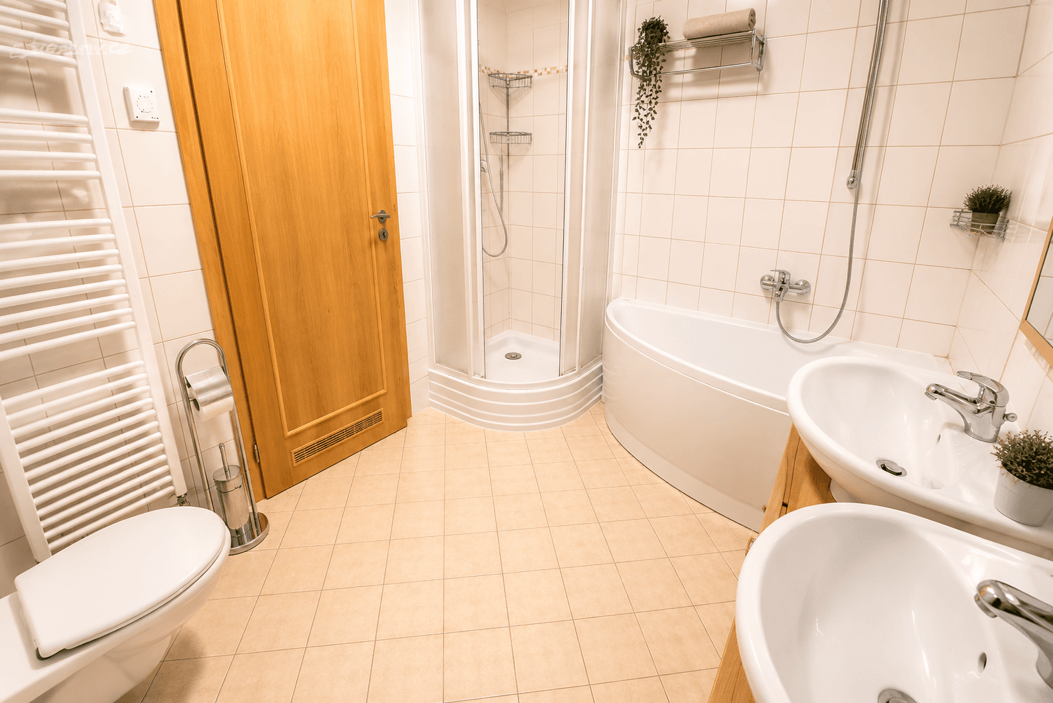 Prenájom bytu 3-izbový 94 m², Schwarzenberská, Praha, Praha Prenájom bytu 3-izbový 94 m², Schwarzenberská, Praha, Praha