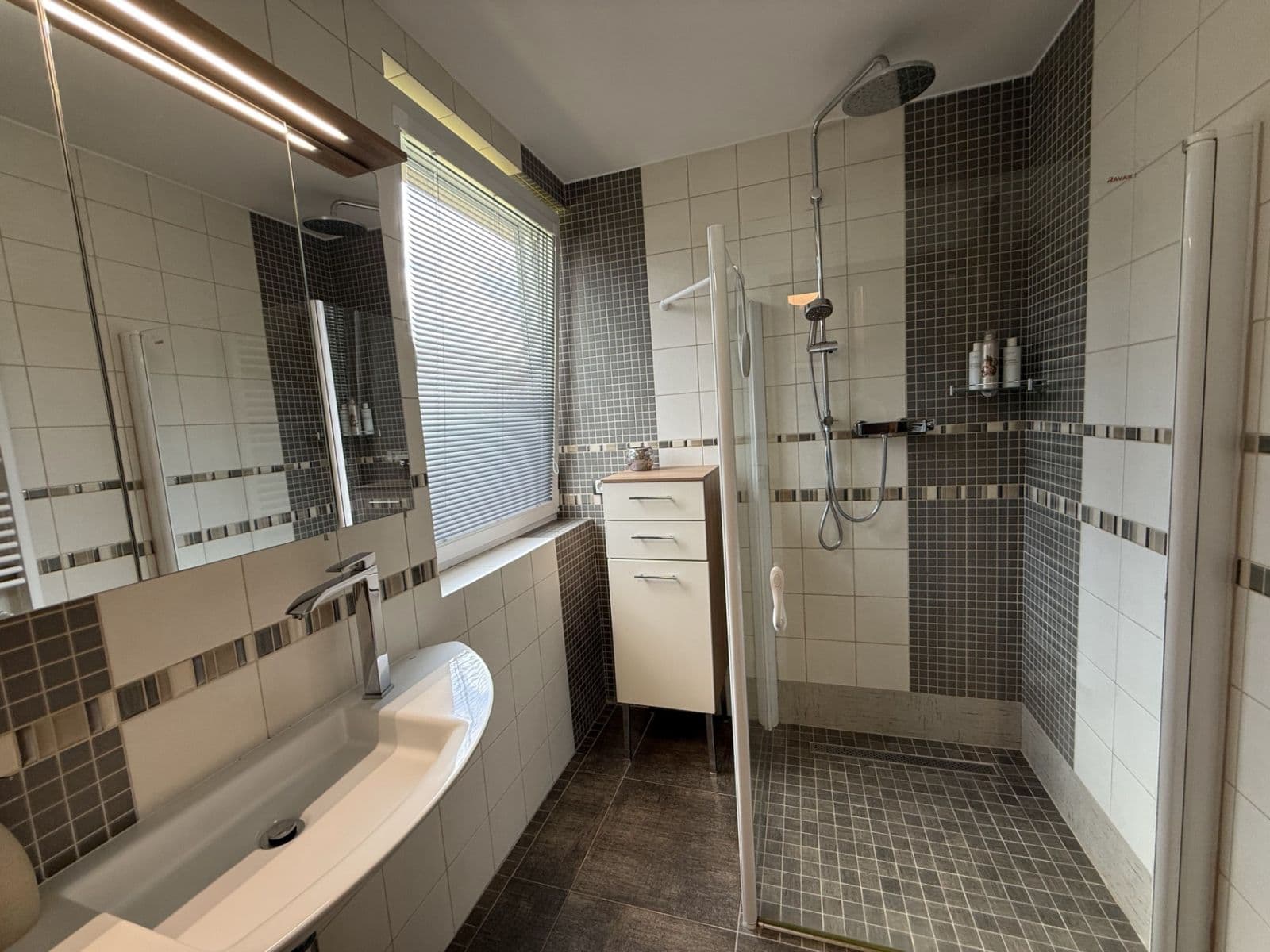 Predaj domu 150 m², pozemek 461 m², Cechovní, Jenštejn, Středočeský kraj Predaj domu 150 m², pozemek 461 m², Cechovní, Jenštejn, Středočeský kraj