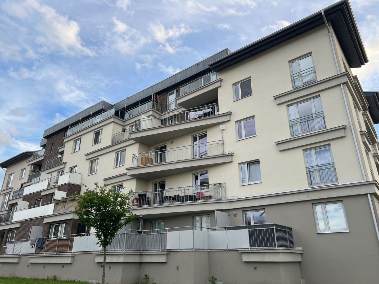 Prenájom bytu 2-izbový 67 m², U Sportovní školy, Pardubice, Pardubický kraj Prenájom bytu 2-izbový 67 m², U Sportovní školy, Pardubice, Pardubický kraj