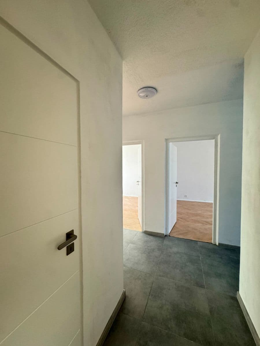 Prenájom bytu 3-izbový 70 m², Družstevní, Třebíč, Kraj Vysočina Prenájom bytu 3-izbový 70 m², Družstevní, Třebíč, Kraj Vysočina