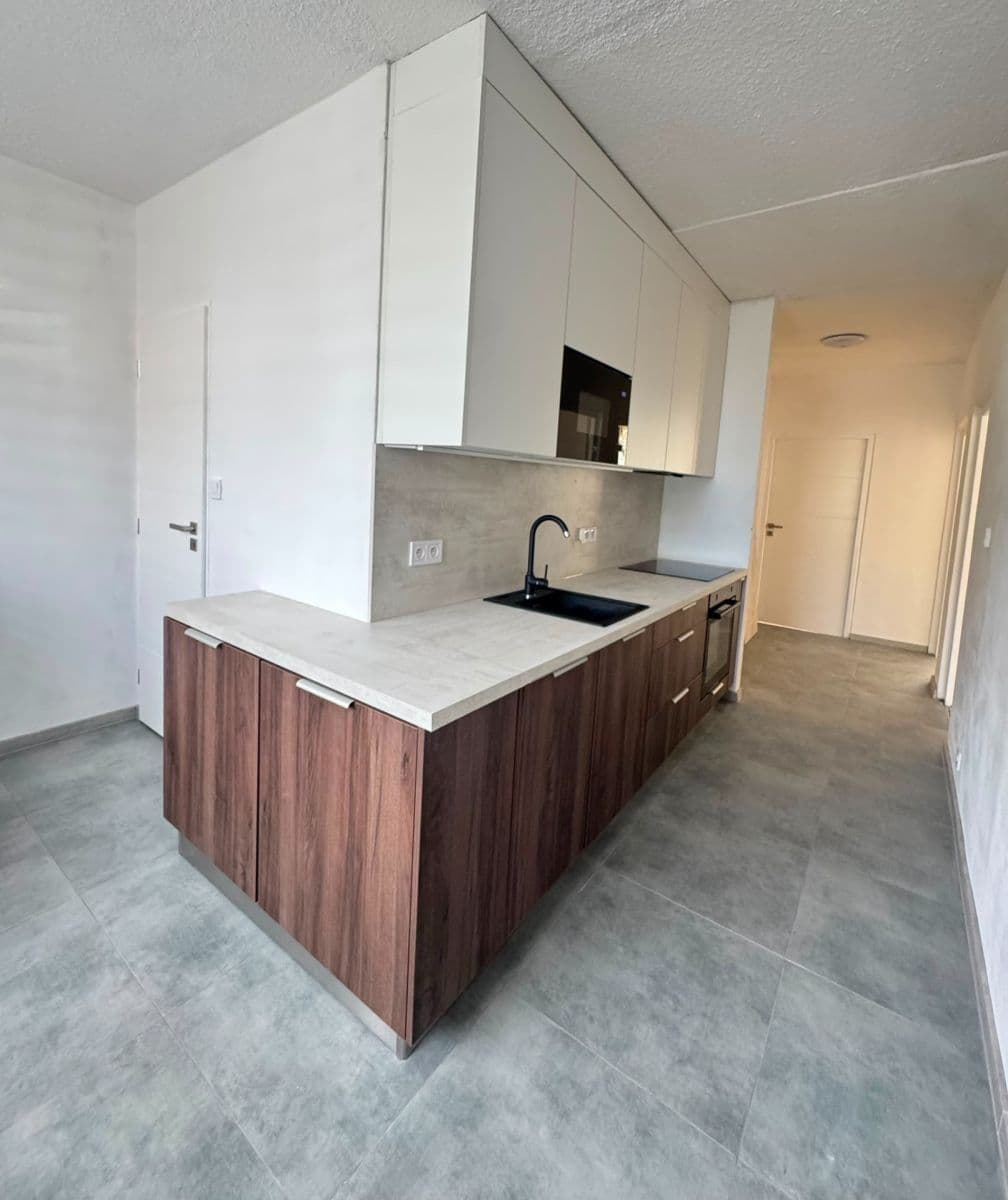 Prenájom bytu 3-izbový 70 m², Družstevní, Třebíč, Kraj Vysočina Prenájom bytu 3-izbový 70 m², Družstevní, Třebíč, Kraj Vysočina
