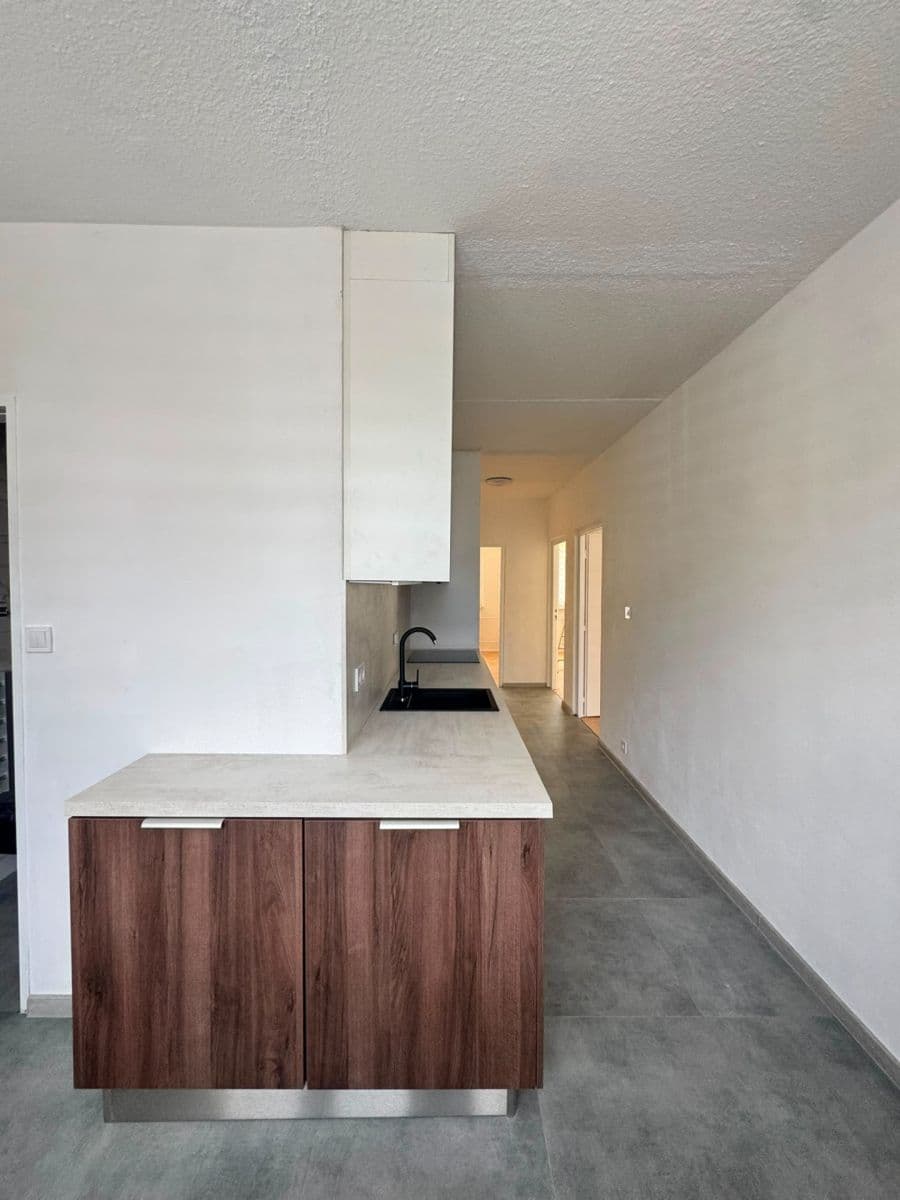 Prenájom bytu 3-izbový 70 m², Družstevní, Třebíč, Kraj Vysočina Prenájom bytu 3-izbový 70 m², Družstevní, Třebíč, Kraj Vysočina
