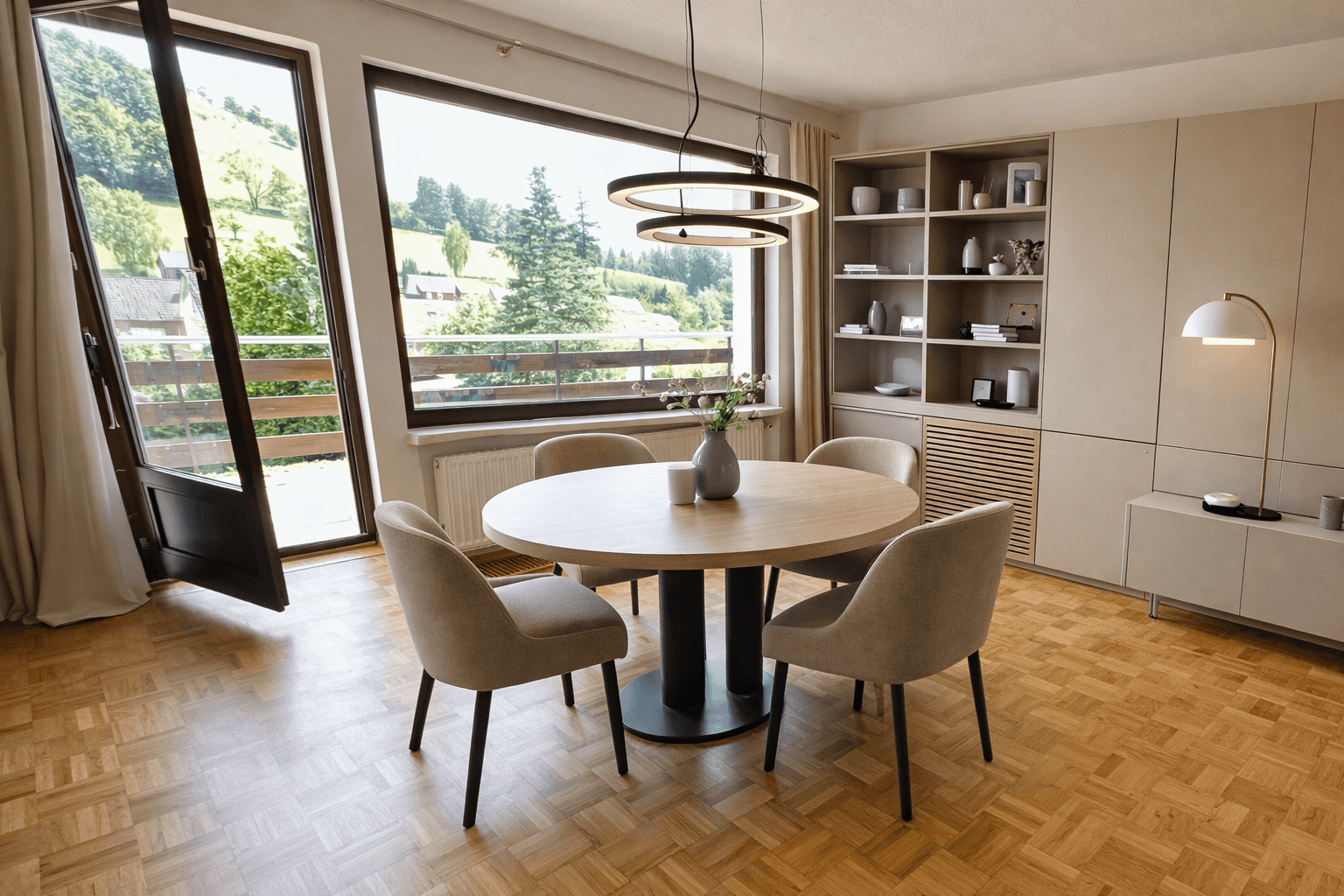 Predaj domu 230 m², pozemek 750 m², Am Hainberg 42, Moringen, Dolné Sasko Predaj domu 230 m², pozemek 750 m², Am Hainberg 42, Moringen, Dolné Sasko