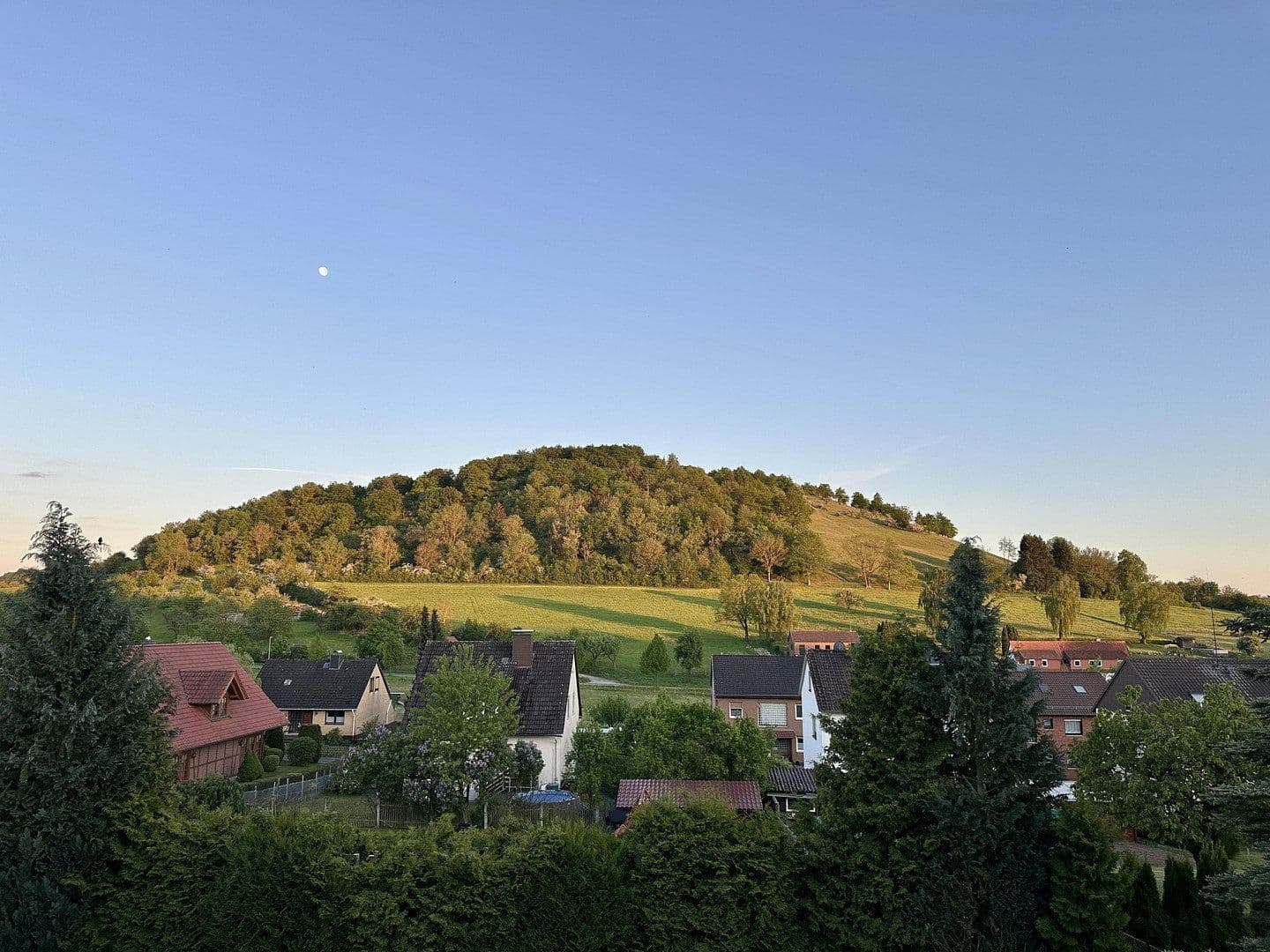 Predaj domu 230 m², pozemek 750 m², Am Hainberg 42, Moringen, Dolné Sasko Predaj domu 230 m², pozemek 750 m², Am Hainberg 42, Moringen, Dolné Sasko