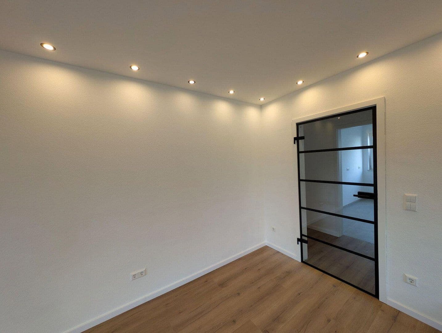 Prenájom bytu 4-izbový 96 m², Stöckhofstraße 1, Leonberg, Bádensko-Wurttembersko Prenájom bytu 4-izbový 96 m², Stöckhofstraße 1, Leonberg, Bádensko-Wurttembersko