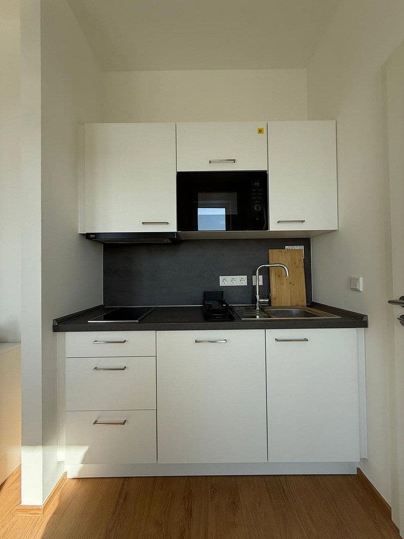 Prenájom bytu 1-izbový 32 m², Berlin, Berlín Prenájom bytu 1-izbový 32 m², Berlin, Berlín