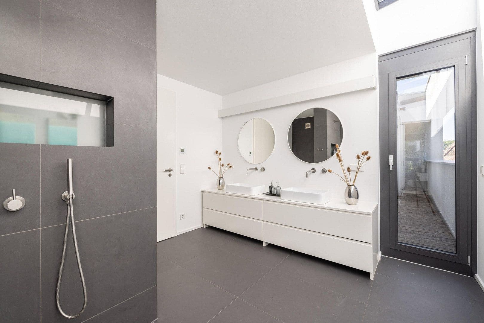Predaj domu 680 m², pozemek 905 m², Brüder-Grimm-Straße 5, Oberursel (Taunus), Hesensko Predaj domu 680 m², pozemek 905 m², Brüder-Grimm-Straße 5, Oberursel (Taunus), Hesensko