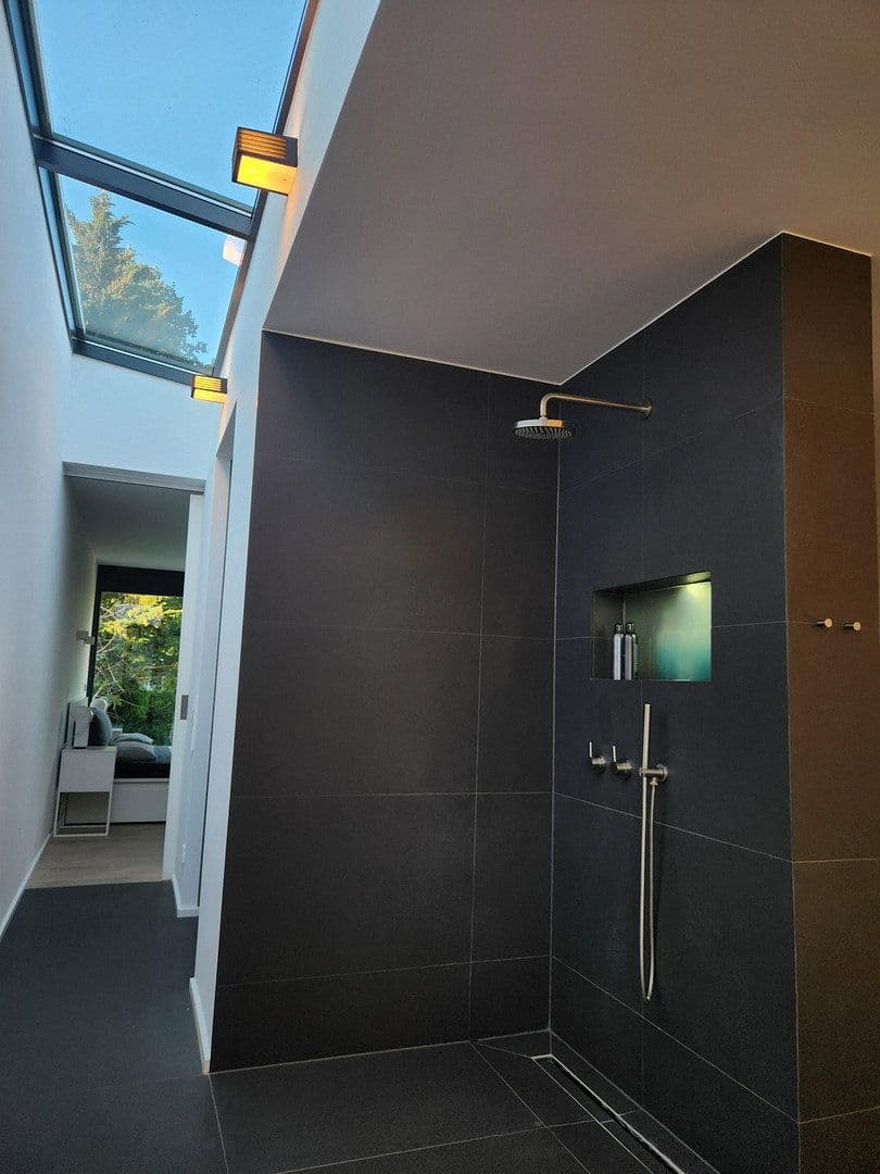 Predaj domu 680 m², pozemek 905 m², Brüder-Grimm-Straße 5, Oberursel (Taunus), Hesensko Predaj domu 680 m², pozemek 905 m², Brüder-Grimm-Straße 5, Oberursel (Taunus), Hesensko