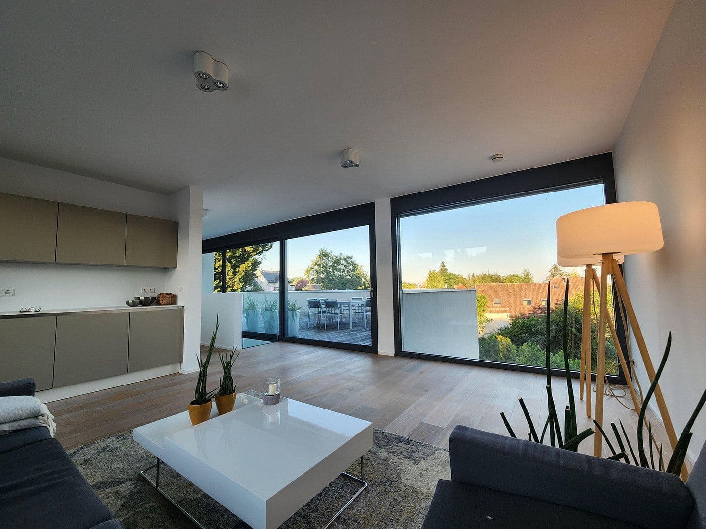 Predaj domu 680 m², pozemok 905 m², Brüder-Grimm-Straße 5, Oberursel (Taunus), Hesensko Predaj domu 680 m², pozemok 905 m², Brüder-Grimm-Straße 5, Oberursel (Taunus), Hesensko