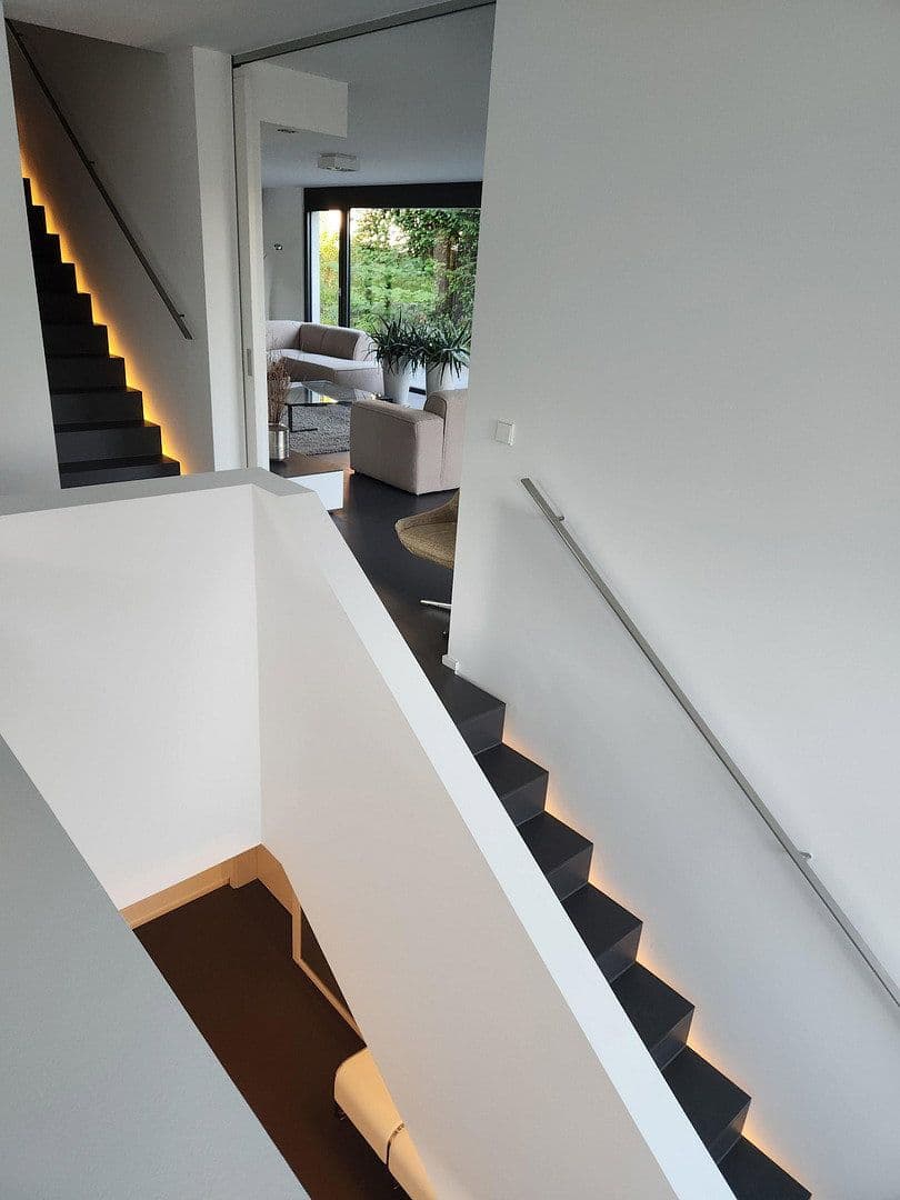 Predaj domu 680 m², pozemok 905 m², Brüder-Grimm-Straße 5, Oberursel (Taunus), Hesensko Predaj domu 680 m², pozemok 905 m², Brüder-Grimm-Straße 5, Oberursel (Taunus), Hesensko