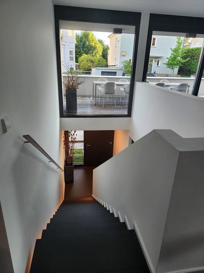 Predaj domu 680 m², pozemok 905 m², Brüder-Grimm-Straße 5, Oberursel (Taunus), Hesensko Predaj domu 680 m², pozemok 905 m², Brüder-Grimm-Straße 5, Oberursel (Taunus), Hesensko