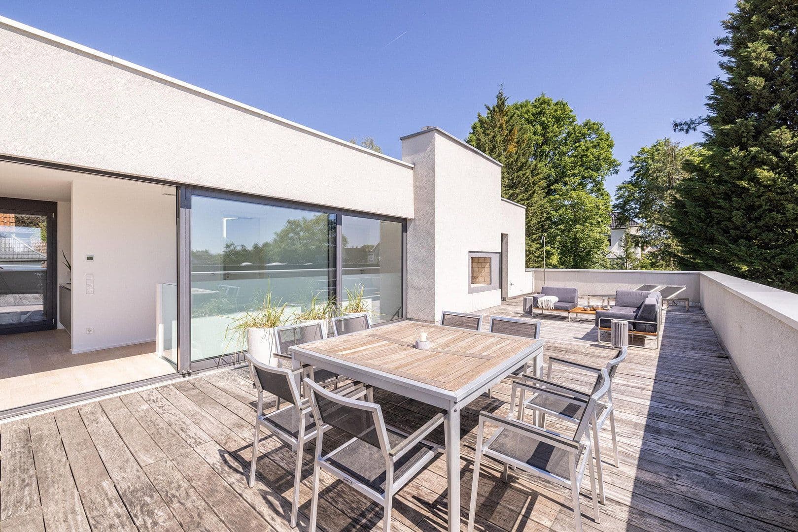 Predaj domu 680 m², pozemok 905 m², Brüder-Grimm-Straße 5, Oberursel (Taunus), Hesensko Predaj domu 680 m², pozemok 905 m², Brüder-Grimm-Straße 5, Oberursel (Taunus), Hesensko