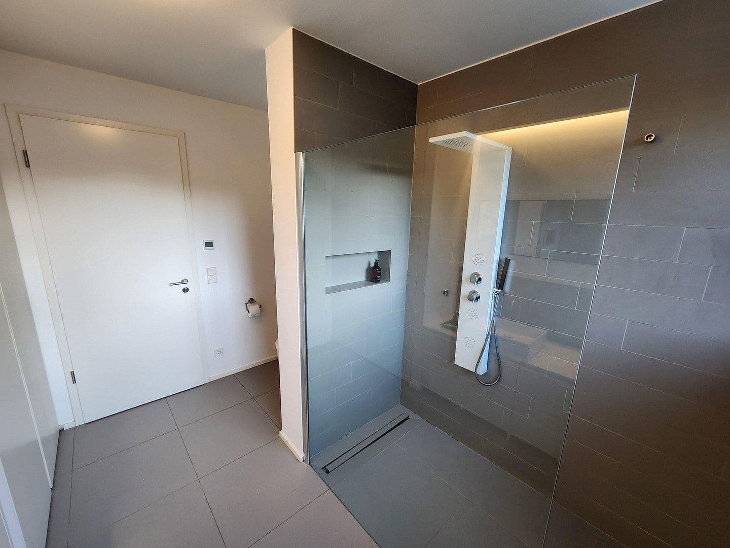 Predaj domu 680 m², pozemek 905 m², Brüder-Grimm-Straße 5, Oberursel (Taunus), Hesensko Predaj domu 680 m², pozemek 905 m², Brüder-Grimm-Straße 5, Oberursel (Taunus), Hesensko